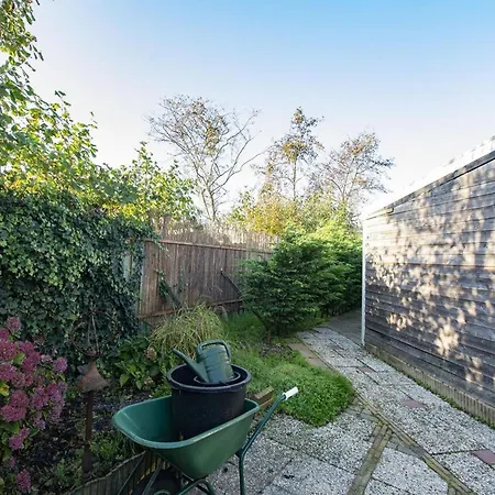 Equipped Bungalow, 5 Persons Holiday home *