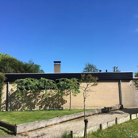 Equipped Bungalow, 5 Persons Holiday home *
